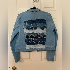 Women’s denim jacket Size 6- NWOT